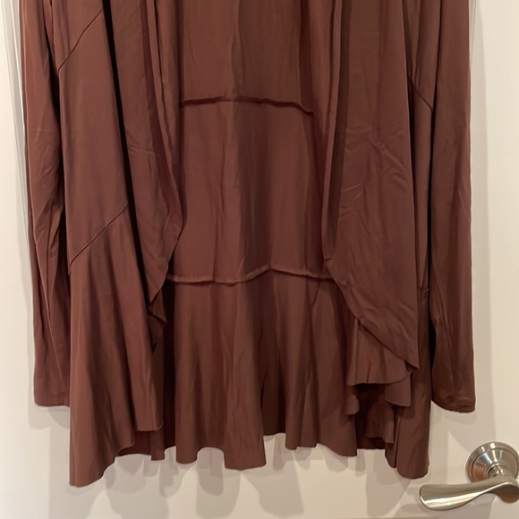 Ladies brown flowing sweater. - Picture 2 of 4
